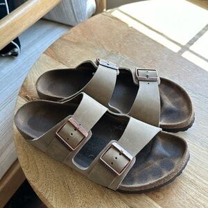 Birkenstock Arizona Oiled Leather Sandals in Tobacco Brown size 41 med/narrow